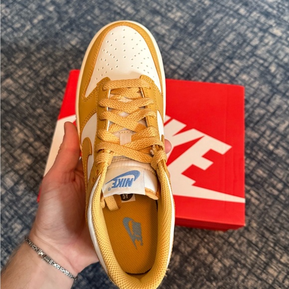 Nike Dunk Low - Picture 5 of 10